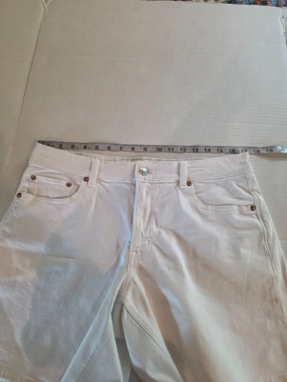 American Eagle Low Rise Baggy White Denim Shorts Size 8 NWOT